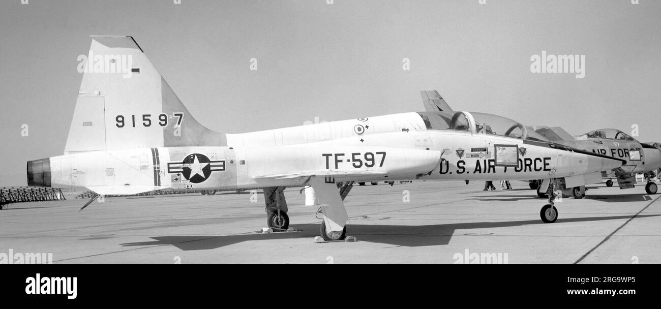 United States Air Force - Northrop T-38A-15-NO Talon 59-1597 (msn N.5110-5117, Buzz numero TF-597) presso la base aeronautica di Edwards CA. Foto Stock