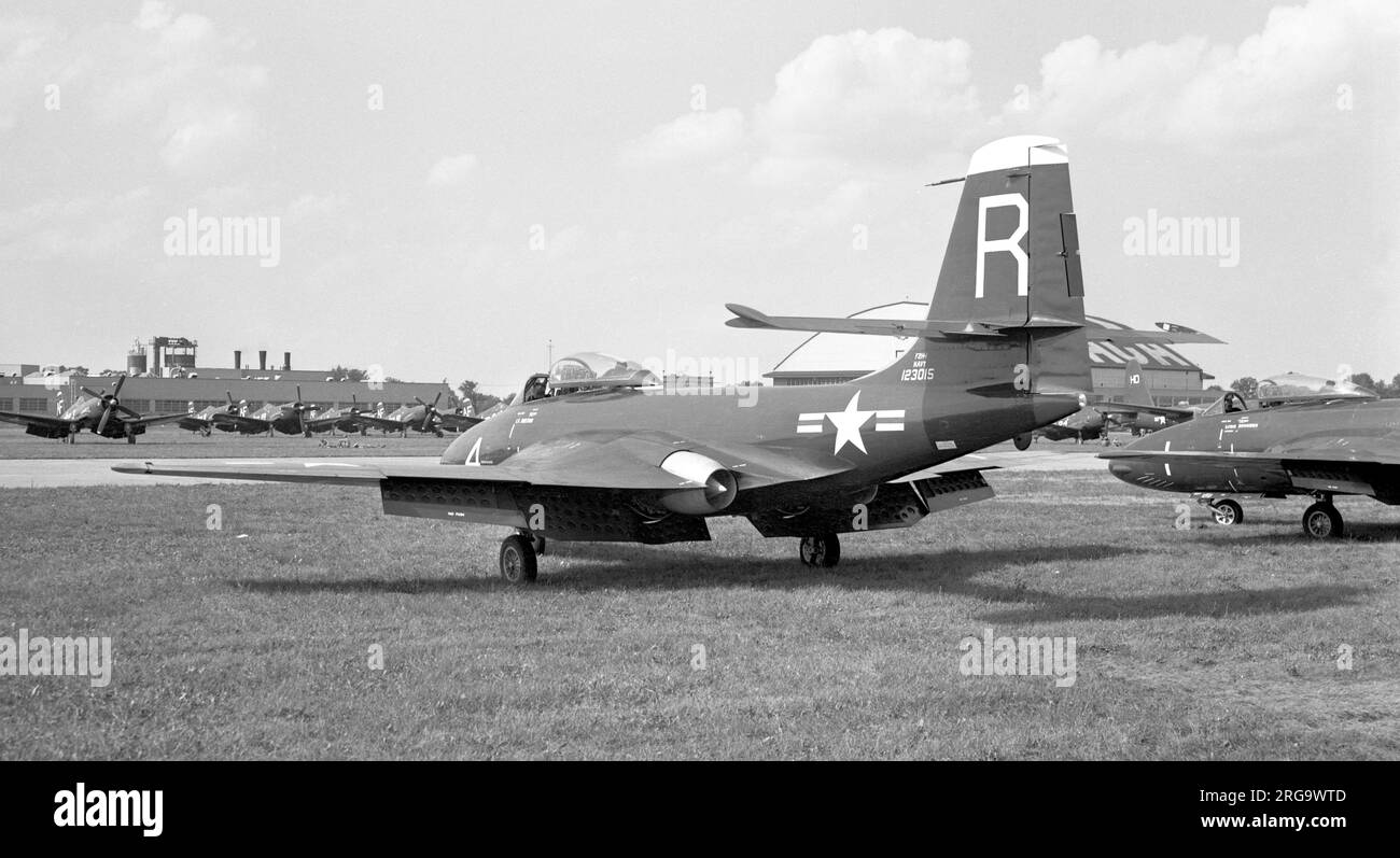 United States Navy - McDonnell F2H-1 Banshee 123015 (msn 56, unit code 'R', call-sign '4') di VF-171. Foto Stock
