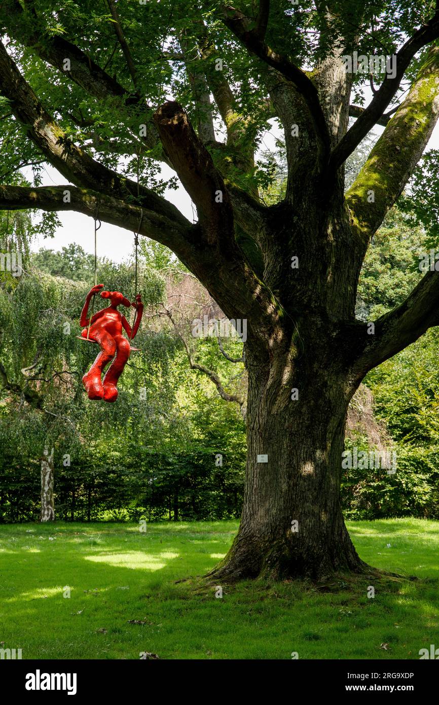 Il parco del castello di Stammheim nel distretto di Stammheim, area verde pubblica in cui è esposta l'arte moderna, Colonia, Germania. Emily di Steff Adams. Foto Stock