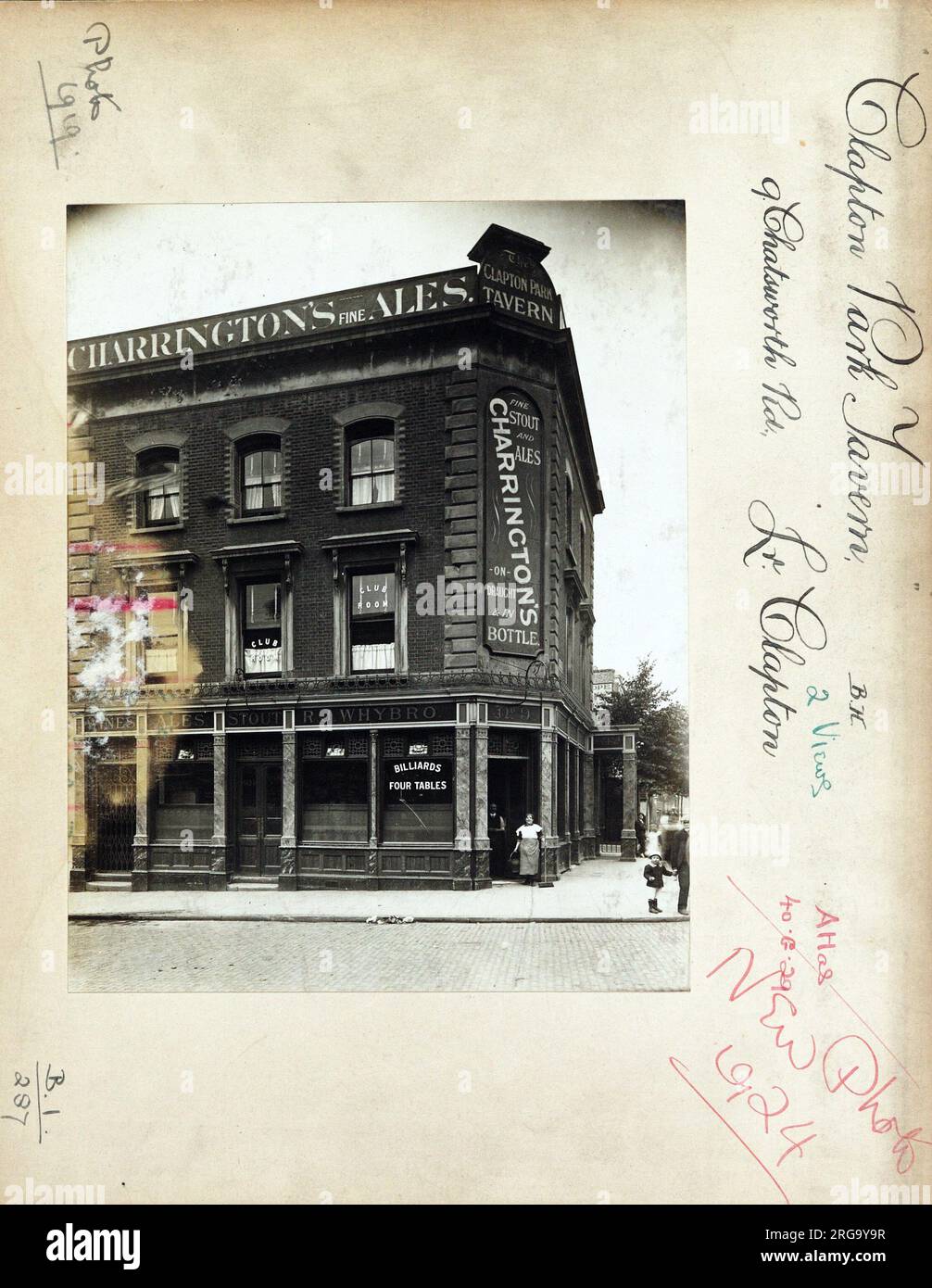 Fotografia di Clapton Park Tavern , Lower Clapton, Londra. Il lato principale della stampa (mostrato qui) raffigura: La faccia destra sulla vista del pub. Il retro della stampa (disponibile su richiesta) dettagli: Trading Record 1913 . 1923 per la Clapton Park Tavern, Lower Clapton, Londra E5 0LH. A partire da luglio 2018 . Chiuso e ora un ristorante Pizza. Verendi nel 2016 Foto Stock