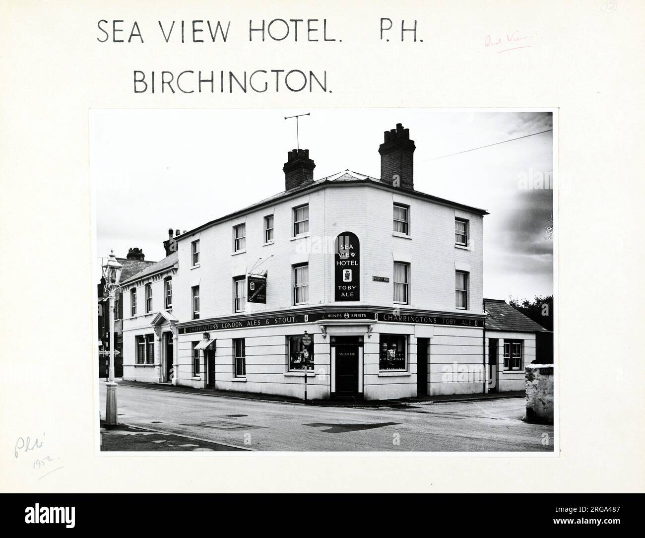 Fotografia di Sea View Hotel, Birchington, Kent. Il lato principale della stampa (mostrato qui) raffigura: Angolo sulla vista del pub. Il retro della stampa (disponibile su richiesta) dettagli: Niente per il Sea View Hotel, Birchington, Kent CT7 9RA. A partire da luglio 2018 . Ora solo Seaview. Pastore Neame Foto Stock