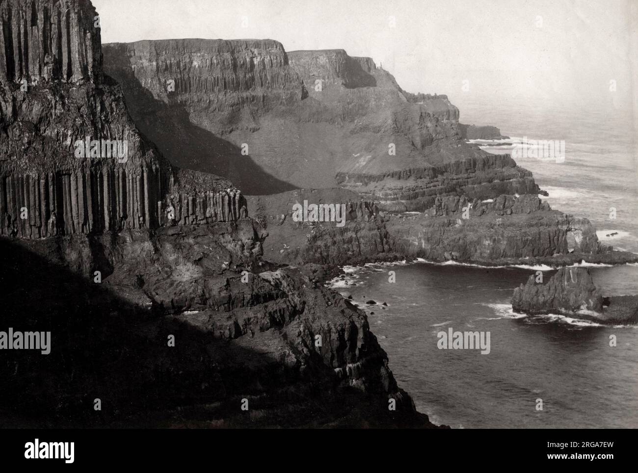Fotografia del 19th° secolo: Pleaskin Head, Giant's Causeway, Co. Antrim Irlanda del Nord Foto Stock