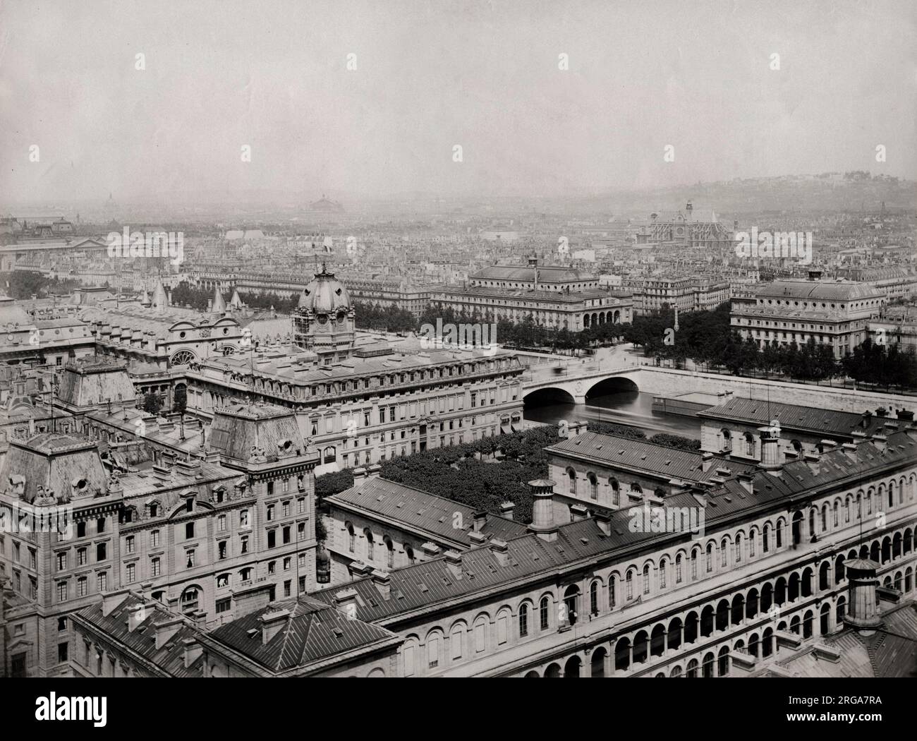 Fotografia vintage del 19th° secolo: Vista del centro di Parigi presa guardando a nord-ovest dalla cattedrale di Notre Dame Foto Stock