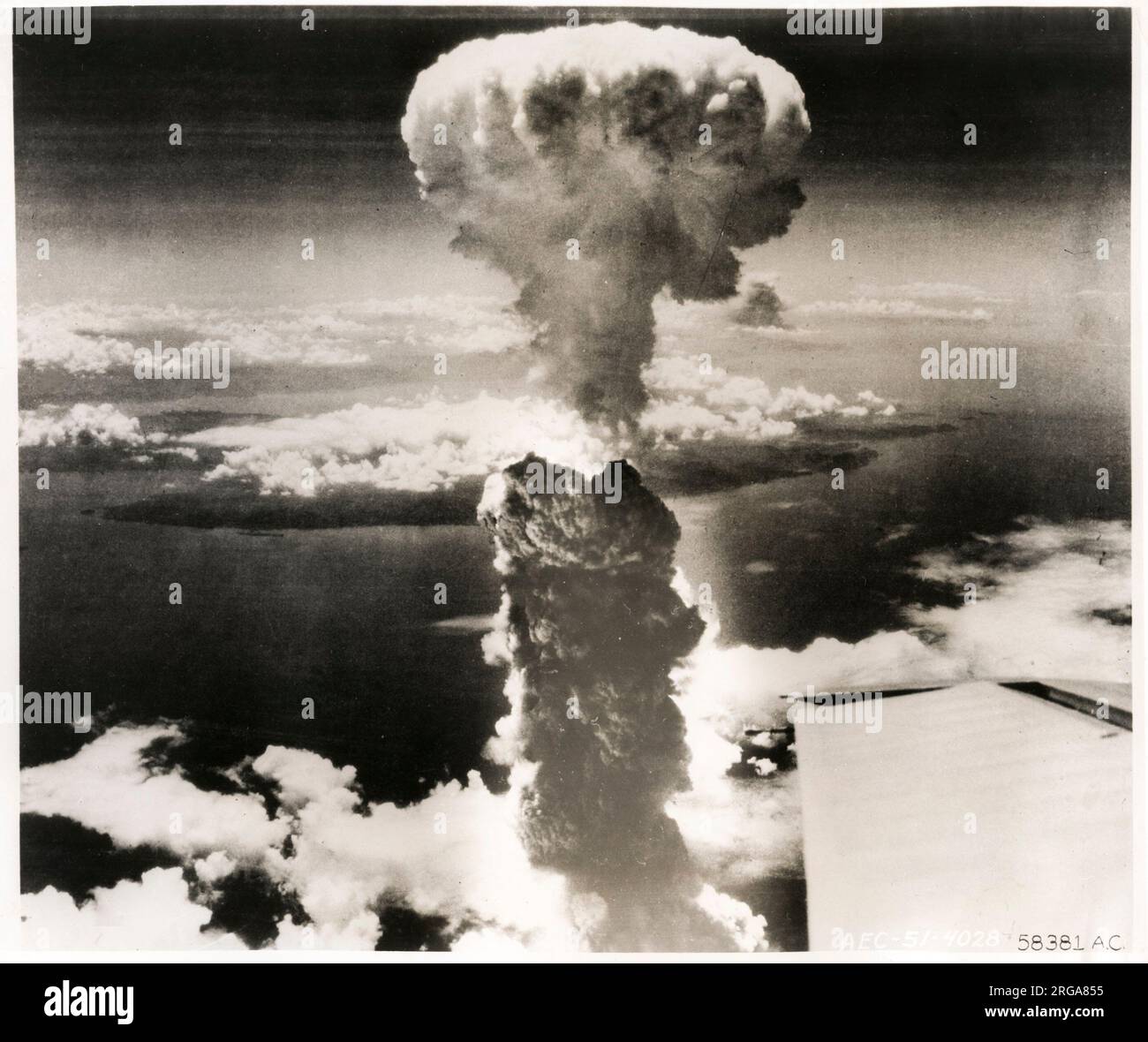 Nube di funghi dopo l'espolazione della bomba atomica di Nagaski, Giappone, seconda guerra mondiale Foto Stock