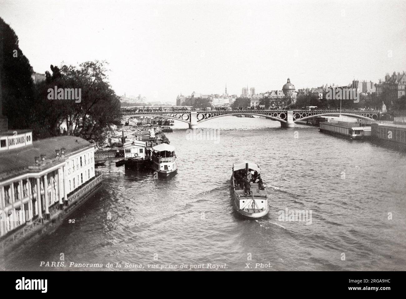 Fotografia d'epoca del XIX secolo - vista lungo la Senna, Parigi, Francia, presa dal Pont Royal. Foto Stock