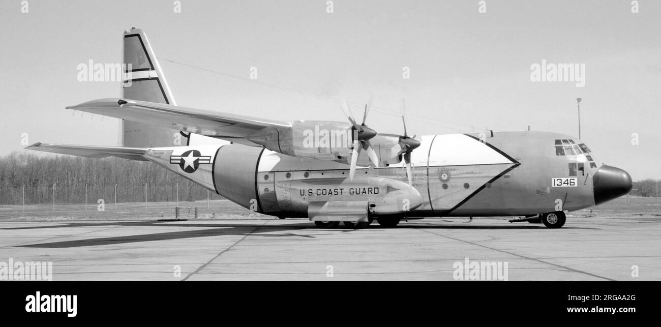 Guardia costiera degli Stati Uniti - Lockheed SC-130b-LM Hercules (USCGnumber) 1346 (msn 282-3638). Ordinato su contratto USAF come 61-2081, ridesignato HC-130g nel 1962 e poi HC-130b. Dopo il ritiro dalla USCG 1346 è stato trasferito al corpo della Marina degli Stati Uniti come allenatore di terra presso la stazione aerea del corpo della Marina Cherry Point. Foto Stock