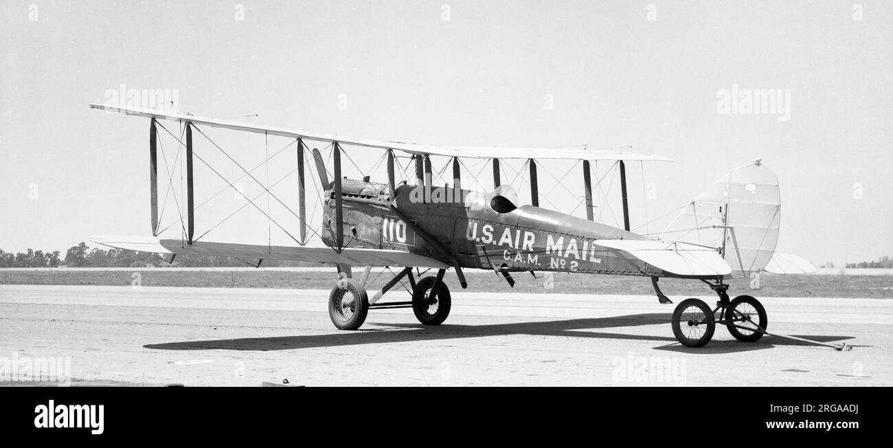 Boeing DH-4M-1 110 del servizio di posta aerea degli Stati Uniti, visto prima del suo moderno restauro. Il Boeing DH-4 era inizialmente quasi identico al design originale de Havilland, ma alimentato da un motore Liberty L-12. Boeing sviluppò ulteriormente l'aeromobile sostituendo la fusoliera in legno con una in tubo d'acciaio saldato. A questo aeromobile è stato assegnato il numero di ufficio postale 110 e ha operato sulla linea di posta aerea CAM n.2. Foto Stock