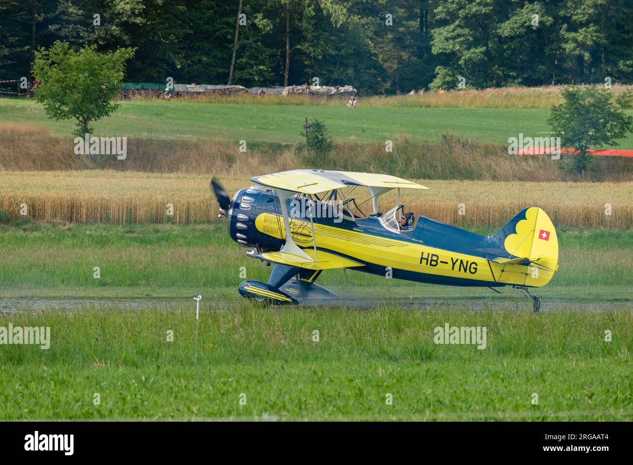 Speck-Fehraltorf, Zurigo, Svizzera, 1 luglio 2023 HB-YNG Culps Rombach velivolo acrobatico speciale su un piccolo aeroporto Foto Stock