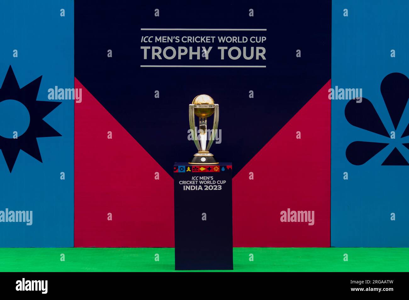 Trofeo ICC Men's Cricket World Cup visto allo Sher-e-Bangla National Stadium di Mirpur, Dacca. ICC Men's Cricket World Cup Trophy Tour in Bangladesh si svolge dal 07 al 9 agosto 2023. (Foto di Sazzad Hossain / SOPA Images/Sipa USA) Foto Stock