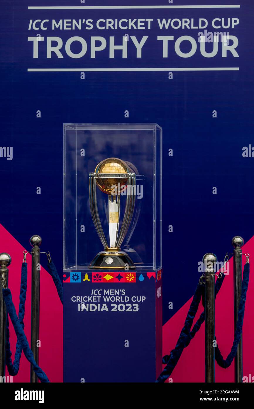 Trofeo ICC Men's Cricket World Cup visto allo Sher-e-Bangla National Stadium di Mirpur, Dacca. ICC Men's Cricket World Cup Trophy Tour in Bangladesh si svolge dal 07 al 9 agosto 2023. (Foto di Sazzad Hossain / SOPA Images/Sipa USA) Foto Stock