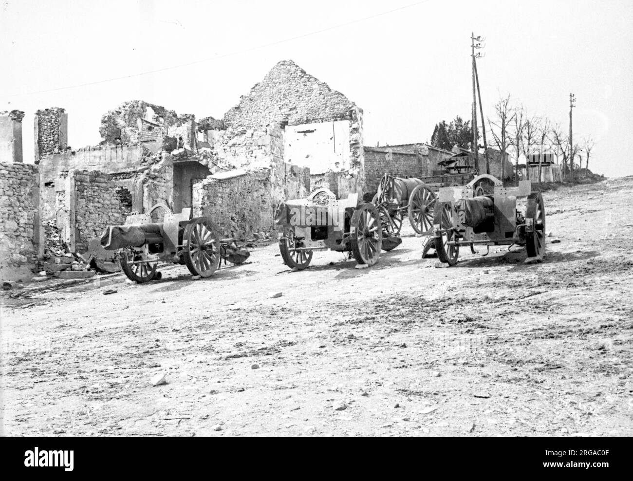 Una batteria di Canon de 155 C modello 1915 St. Pezzi di artiglieria Chamond. (Immagine LH della coppia stereo) Foto Stock