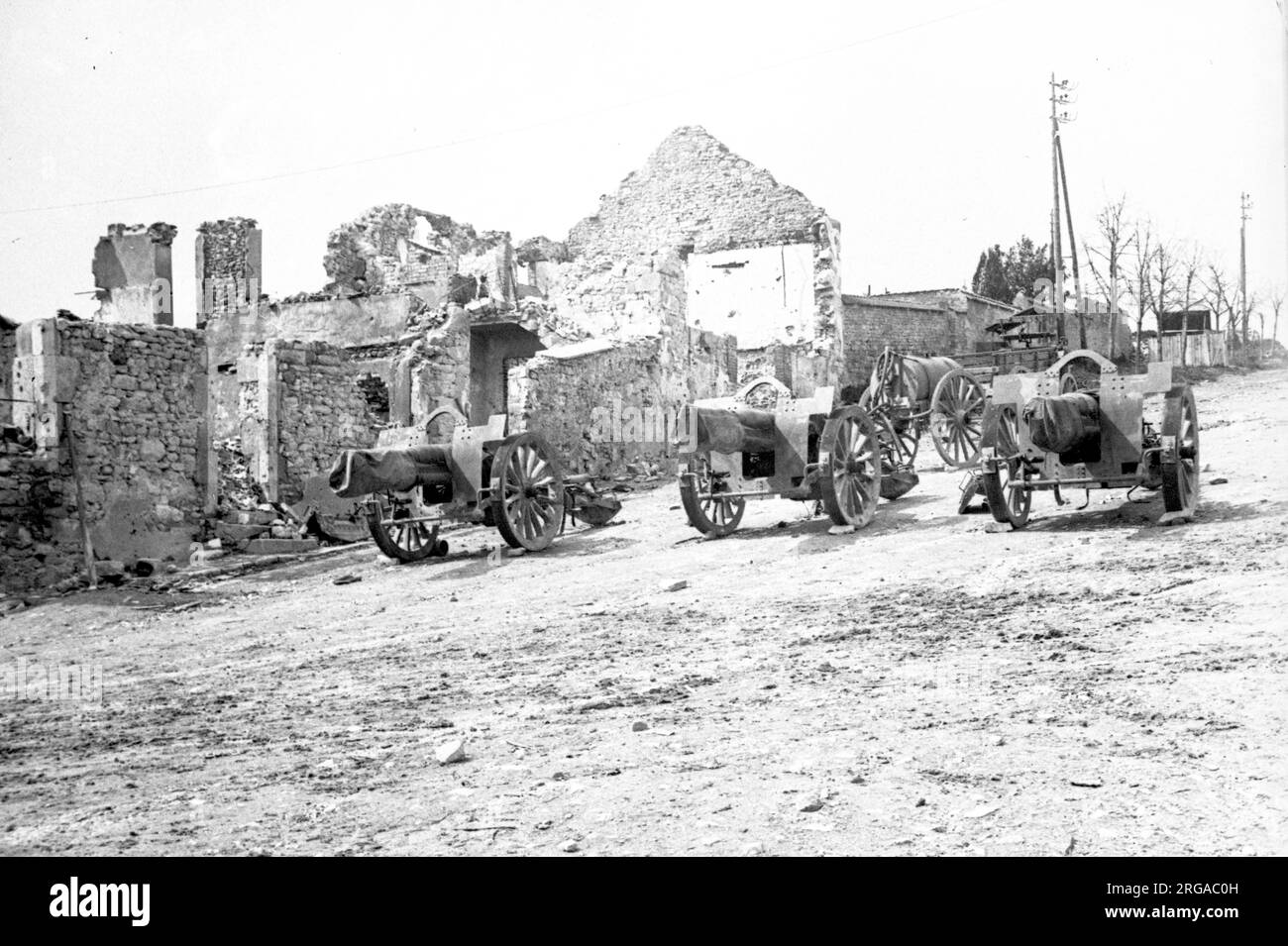 Una batteria di Canon de 155 C modello 1915 St. Pezzi di artiglieria Chamond. (Immagine RH della coppia stereo) Foto Stock