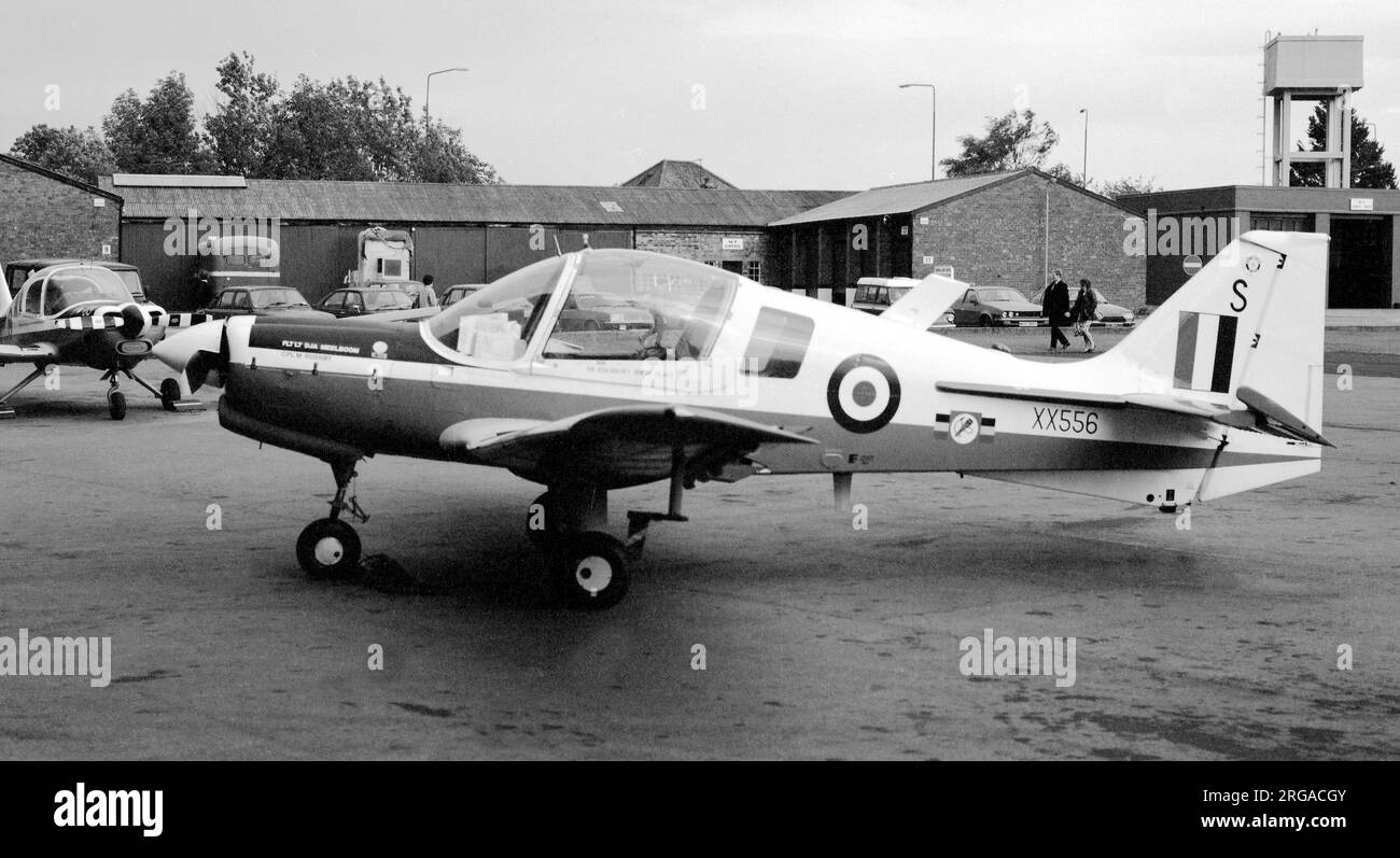 Royal Air Force - Scottish Aviation Bulldog T.1 XX559 'S', dell'università di Glasgow Air Squadron, all'aeroporto di Prestwick, il 8 giugno 1985. Foto Stock