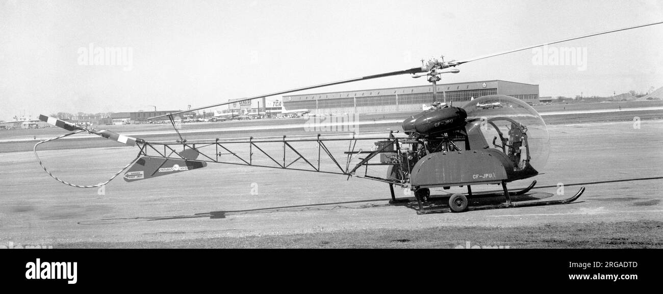 Bell 47G-2 CF-JPU (msn 1972), di Ontario Hydro, a Toronto International - Malton. Rientrato negli Stati Uniti come N2292B nel 1964. Foto Stock