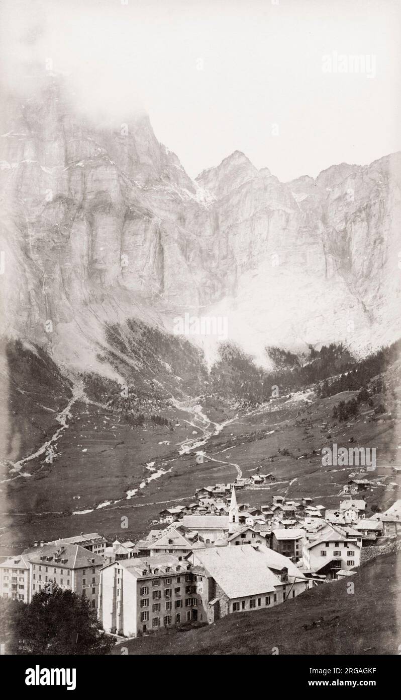 Leukerbad (francese: LoÃƒÂ¨che-les-Bains, Walliser tedesco: Leiggerbad, anche se localmente conosciuto come Baadu) è un comune svizzero del Canton Vallese. Foto Stock