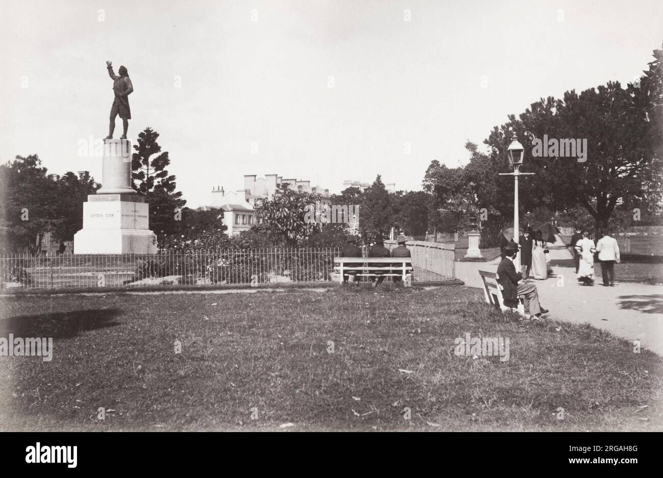 c.1900 fotografia d'annata: Australia - Sydney, Hyde Park. Monumento del capitano James Cook. Foto Stock