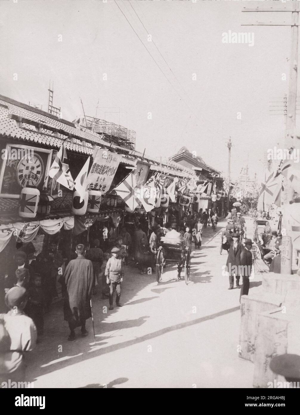 c.1900 fotografia d'annata: via dei negozi, Giappone. Foto Stock