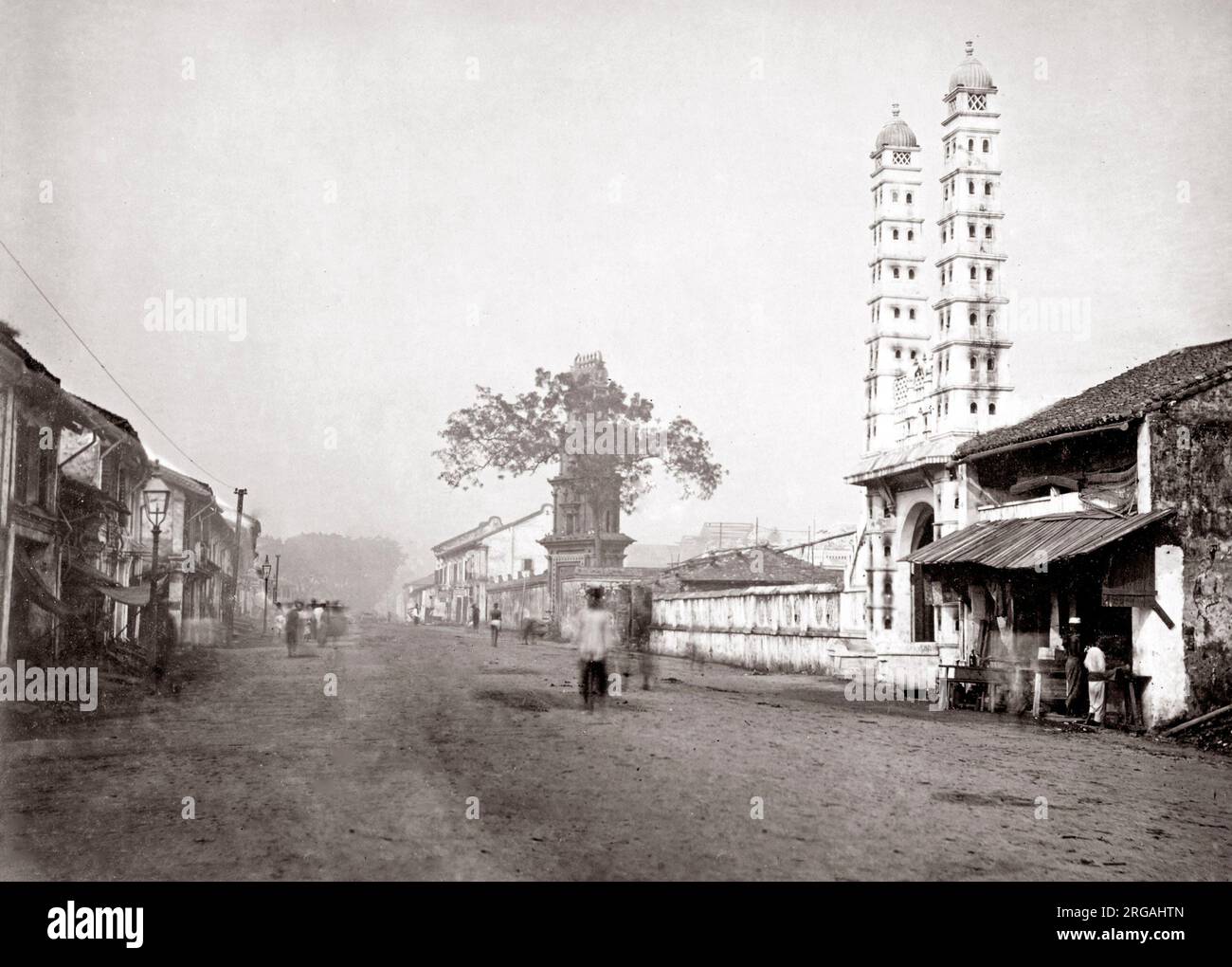 C. 1880 il sud est asiatico - moschea in una città, probabilmente in Indonesia, Indie orientali olandesi Foto Stock