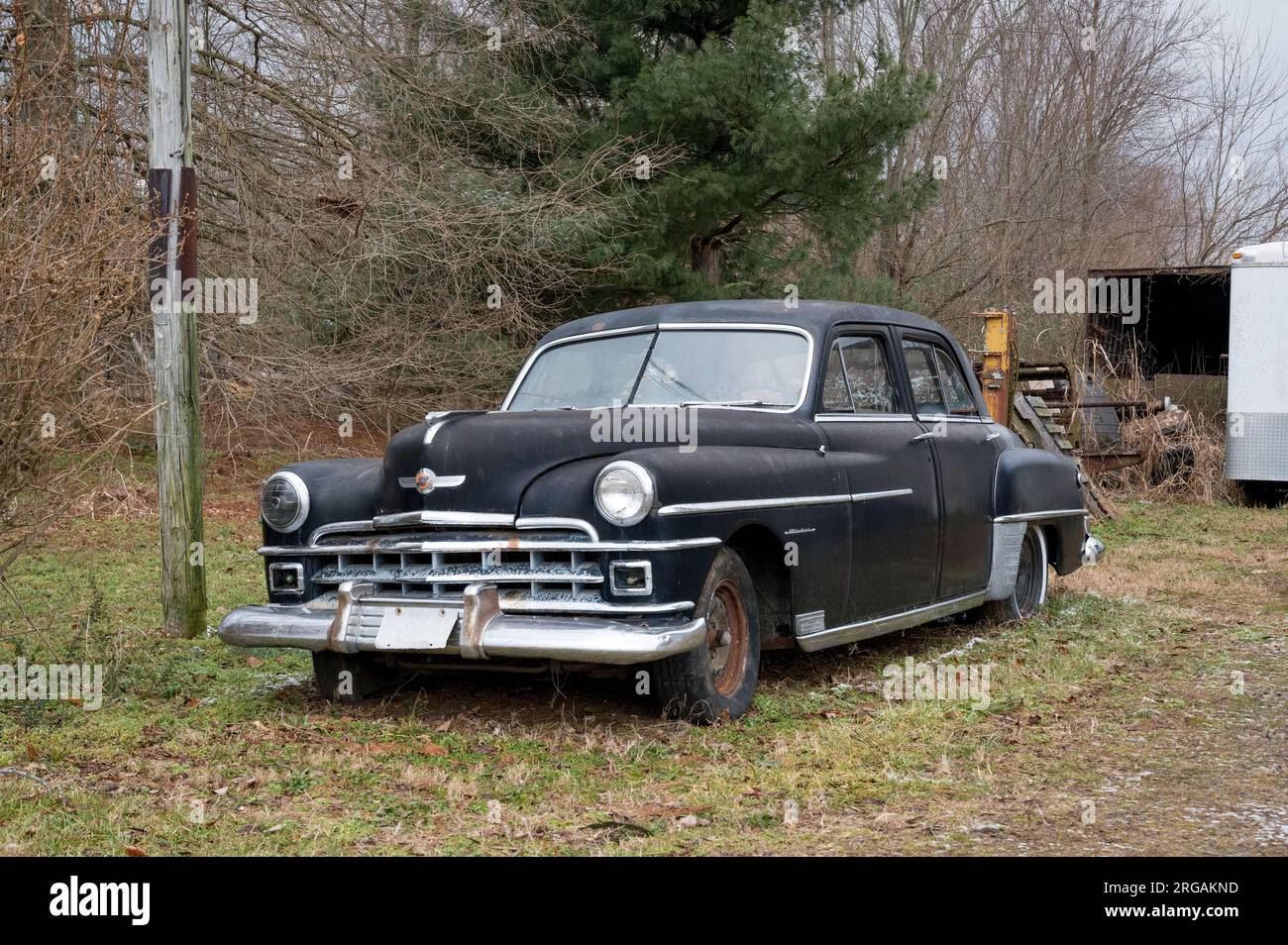 Chevy nera d'epoca abbandonata Foto Stock