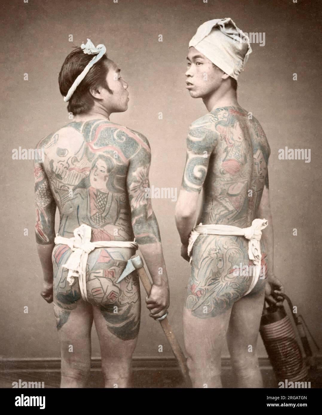 C. 1880 Giappone - i vigili del fuoco con ornati di tatuaggi tatuaggio Foto Stock