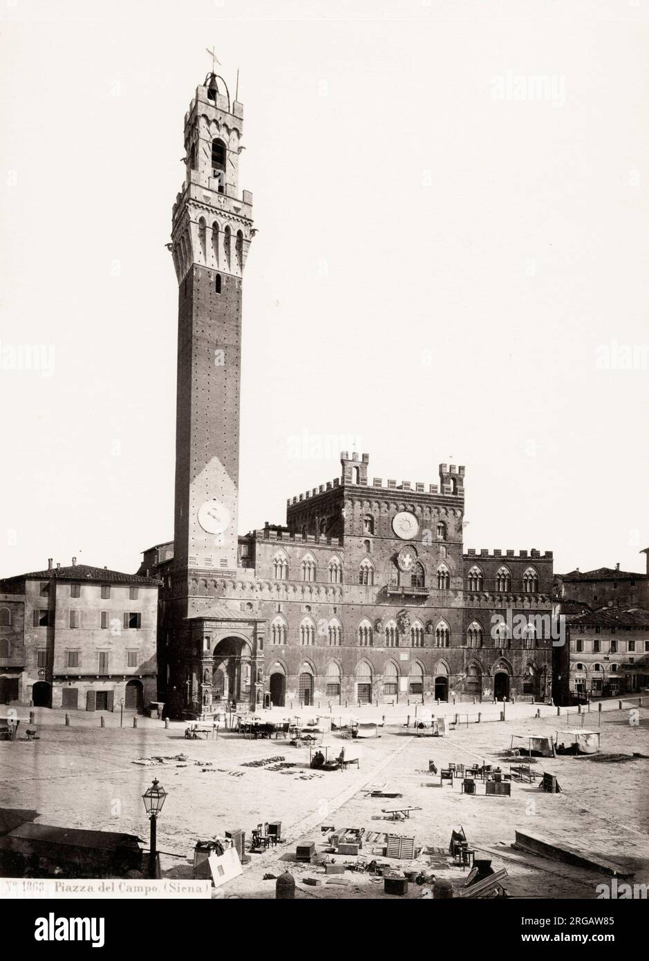 Fotografia d'epoca del XIX secolo: Italia - Piazza del campo, Siena. Foto Stock