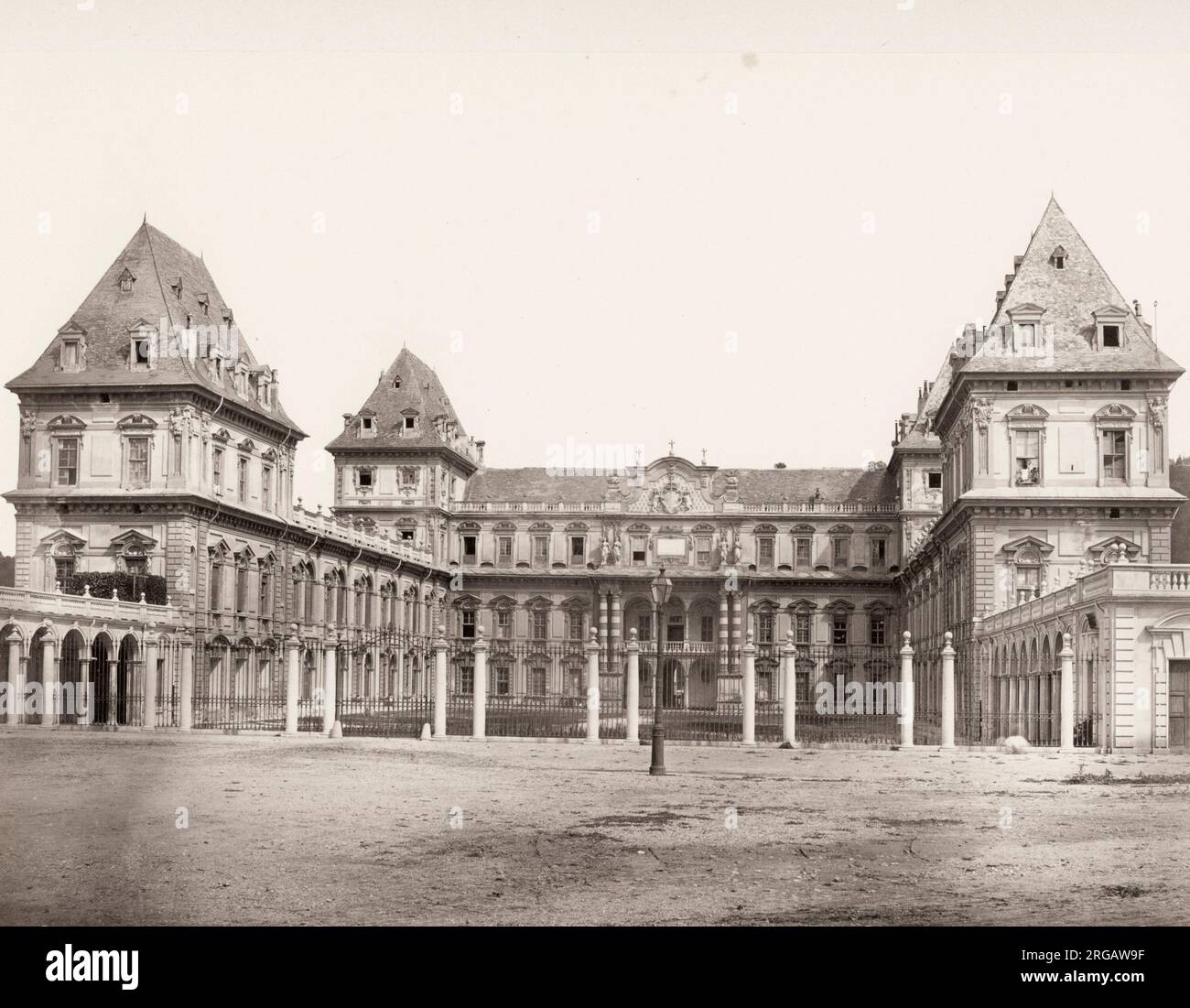 Fotografia d'epoca del XIX secolo: Italia - il Castello di Valentino è un edificio storico nella città nord-occidentale italiana di Torino Foto Stock