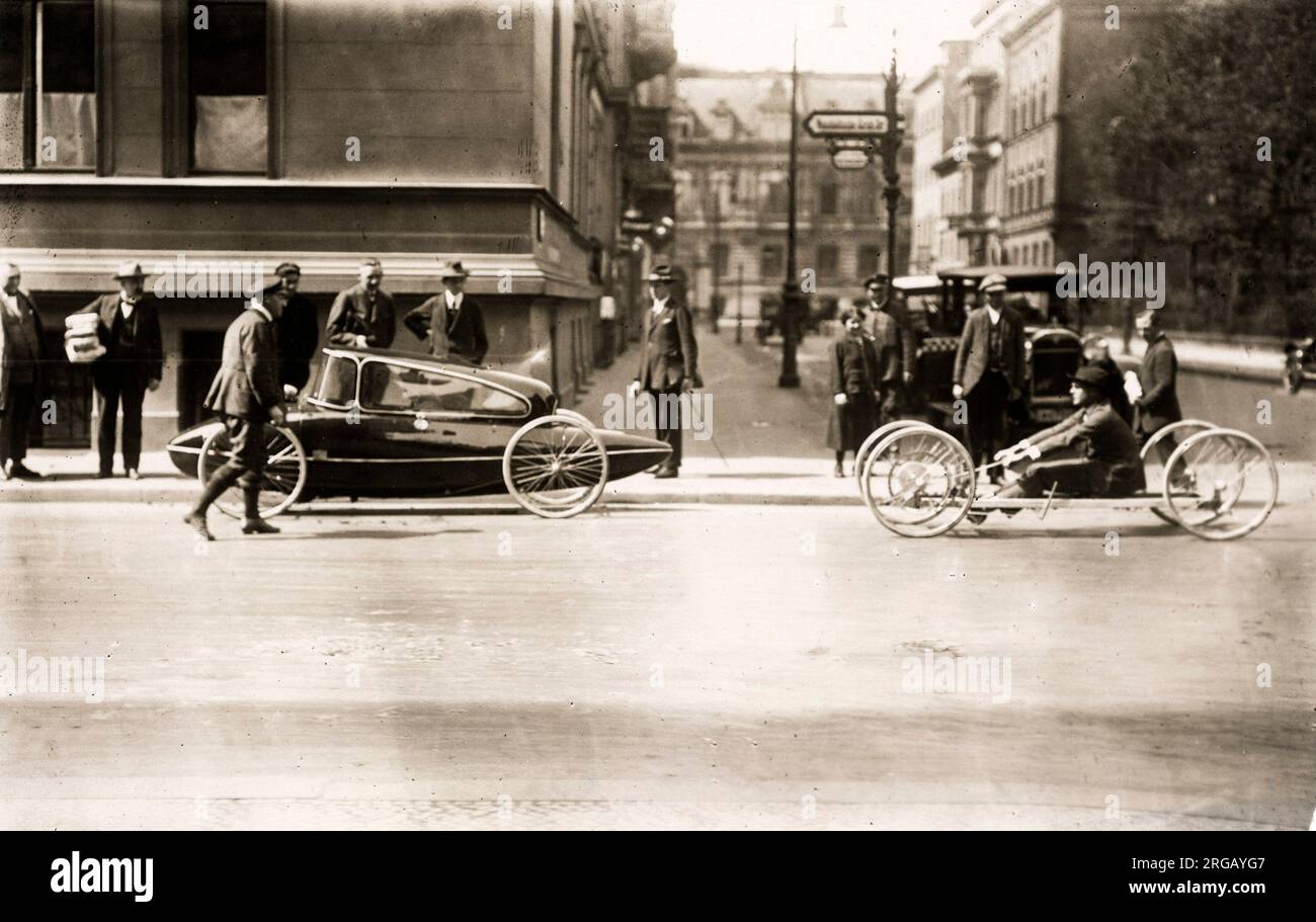 Autoskiff, Landskiff, inizio rowing bike su display a Berlino nel 1920s. Foto Stock