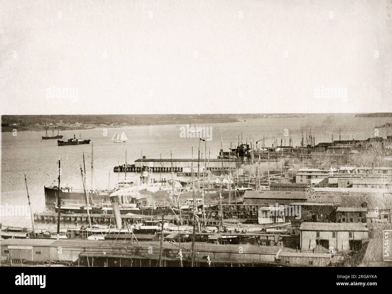 Nei primi anni del XX secolo vintage premere fotografia - Porto di Halifax Canada in 1917 dove una nave munizioni esploso e 5000 persone sono state uccise Foto Stock