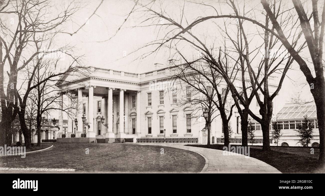 Fotografia d'annata del XIX secolo: White House, Pennsylvania Avenue, Washington DC, USA c.. 1870, immagine dello studio Frith. Foto Stock