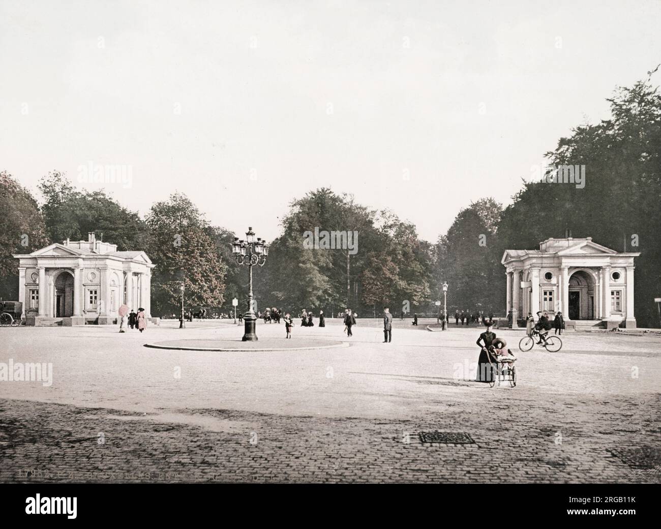 Fotografia d'epoca del 19th° secolo: Il Bois de la Cambre o Ter Kamerenbos è un parco pubblico urbano ai margini della Foresta Soniana a Bruxelles, Belgio. Foto Stock