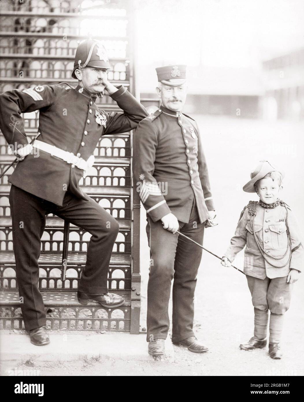 C.1890s Esercito Britannico reggimento sergente uniforme polizia mascotte Foto Stock