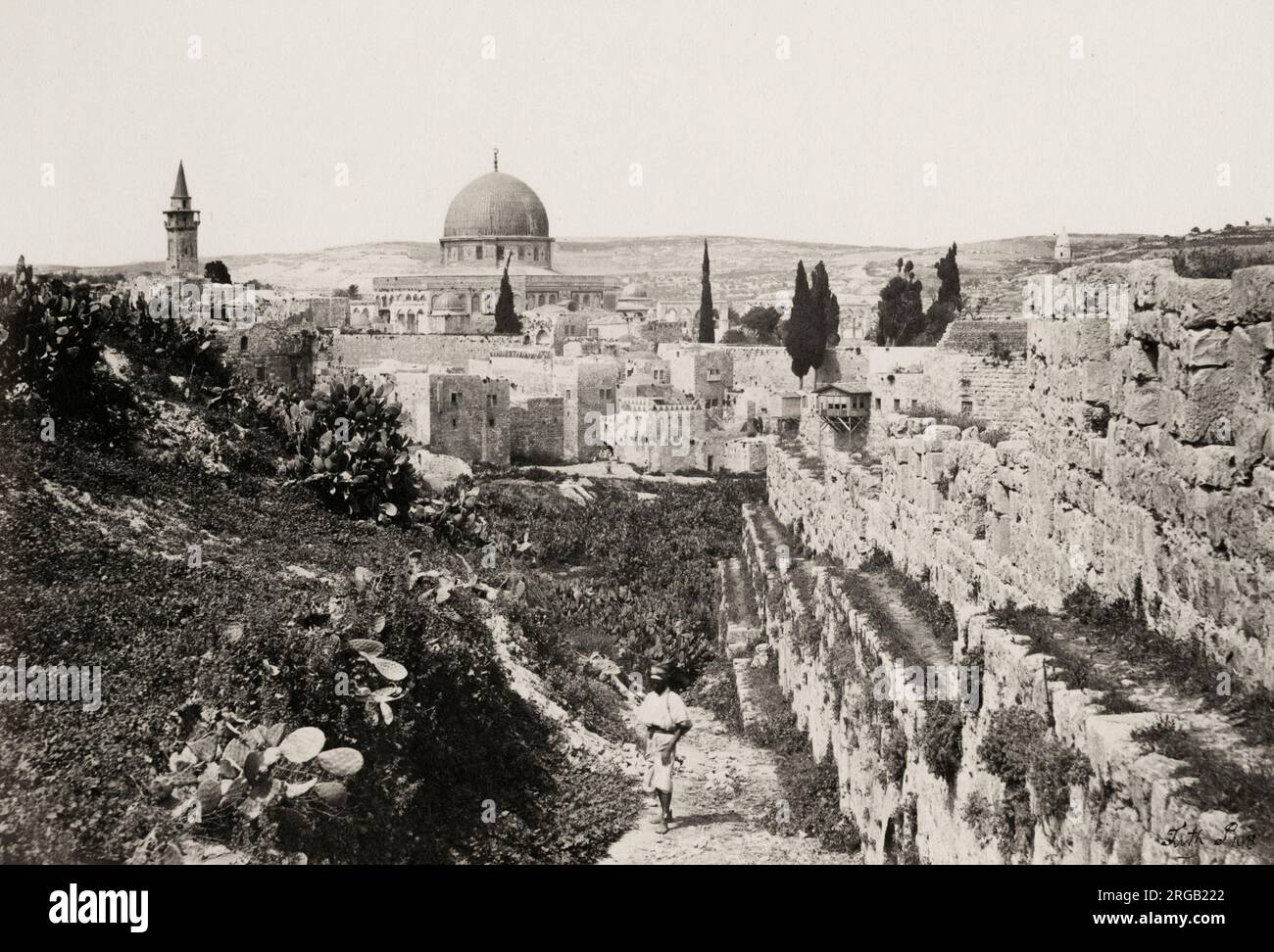 Fotografia d'epoca del XIX secolo: Mura della città e moschea di Omar, Gerusalemme, Terra Santa, Palestina (Israele). Immagine di Francis Frith, 1857. Foto Stock