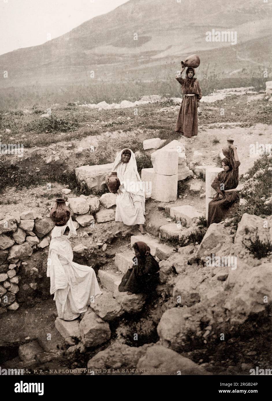 Fotografia d'epoca del XIX secolo: Pozzo di Giacobbe, Nablus, scena della conversazione di Cristo con la Samaritana, Terra Santa, Palestina, Cisgiordania moderna. Foto Stock