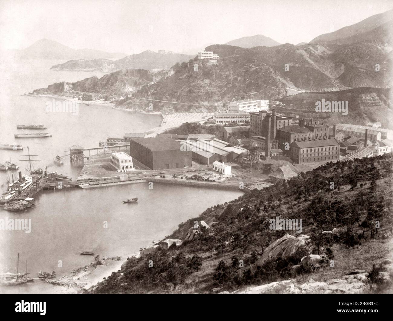 Fabbrica e vista costiera di Hong Kong, c.1890's Foto Stock