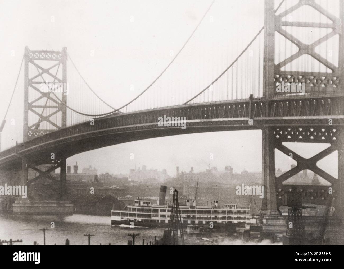 Fotografia di stampa d'epoca dei primi del XX secolo: Ponte sul fiume Delaware, ponte Benjamin Franklin, anni '20. Foto Stock