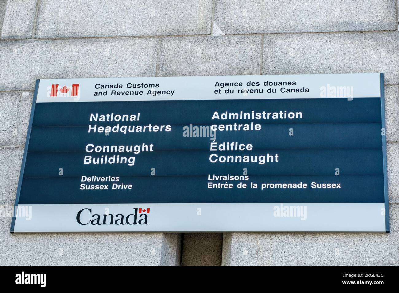 Cartello all'esterno del quartier generale nazionale della Canadian Customs and Revenue Agency a Ottawa, Ontario. Foto Stock