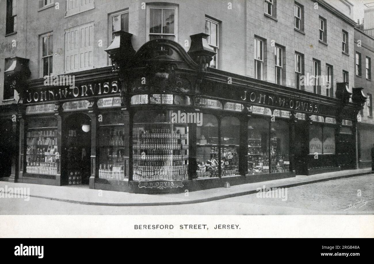 John W Orviss Shop - all'angolo tra Beresford Street e Halkett Street, Jersey, Isole del Canale. Foto Stock