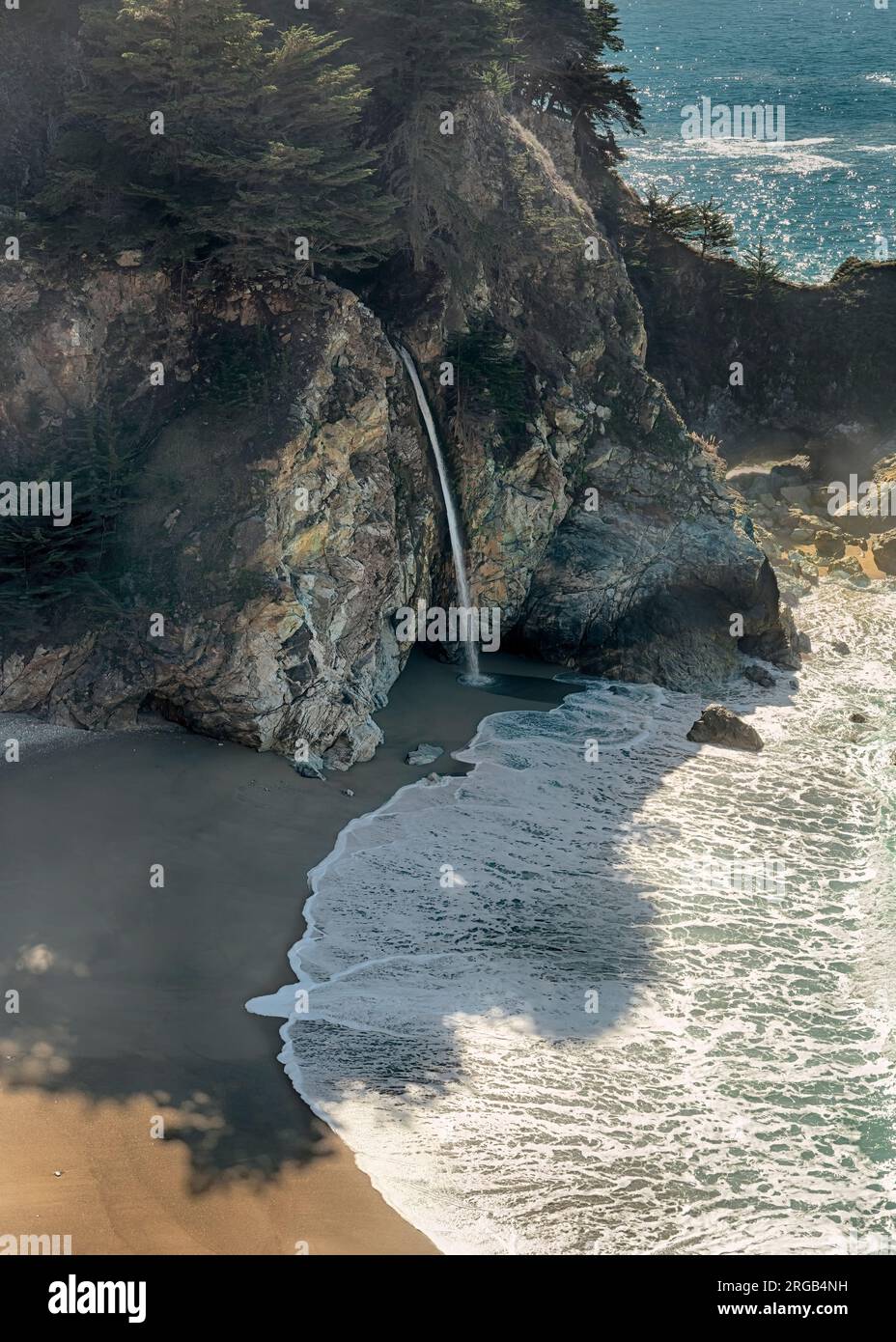 McWay cade, Julia Pfeiffer Burns State Park, Big Sur, California Foto Stock
