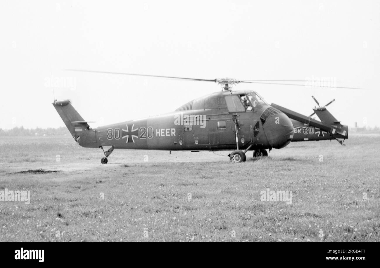 Deutsches Heer (Esercito tedesco) - Sikorsky H-34B 80+20, sul punto di decollo. Foto Stock
