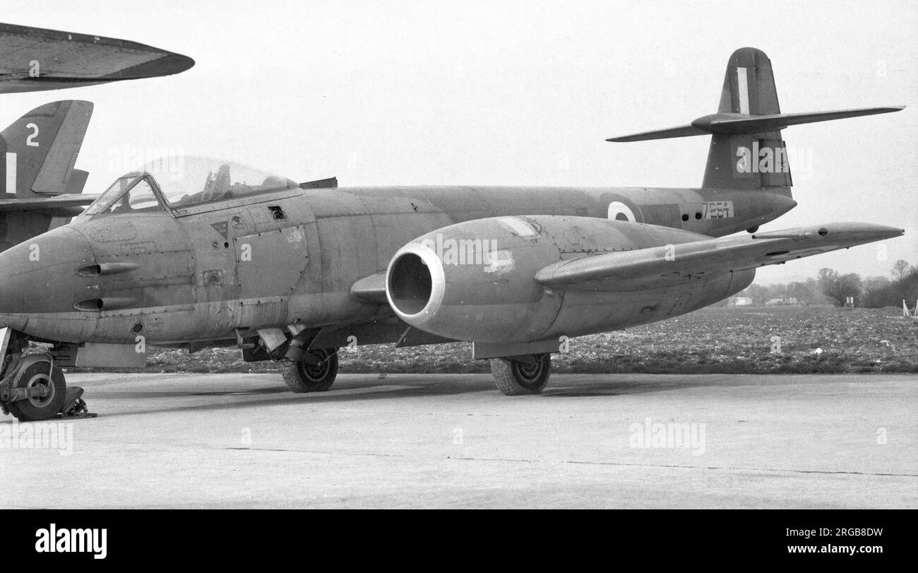 Royal Air Force - Gloster Meteor F.8 7254M '3' (ex WH357), presso la RAF Halton con la Scuola di formazione tecnica n°1 nel marzo 1961 Foto Stock