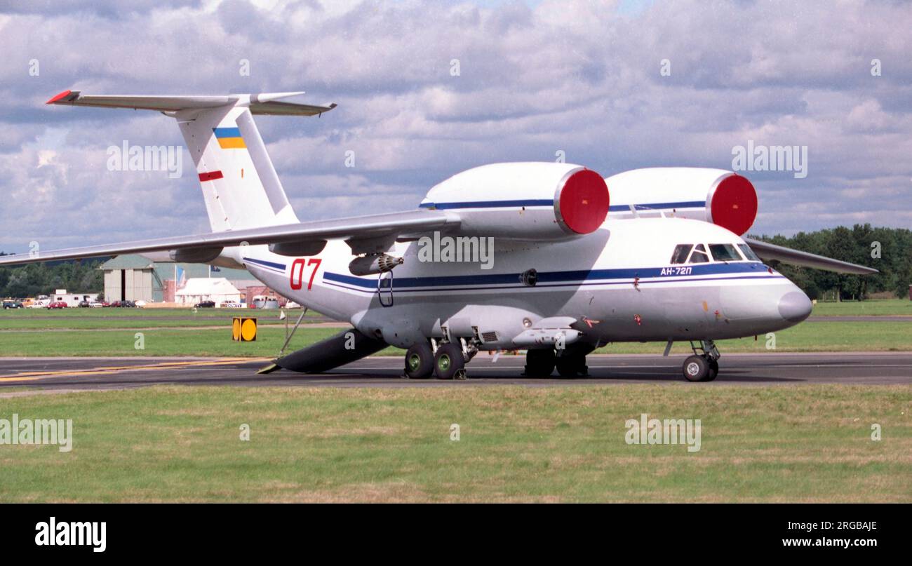 Ukrainian Air Force - Antonov AN-72P '07 Red', al SBAC Farnborough International Air Show nel settembre 1992. Foto Stock