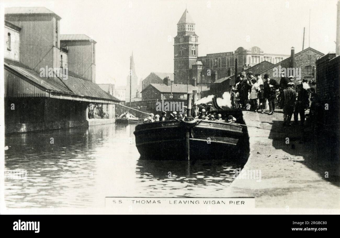 La SS Thomas lascia Wigan Pier (un ex molo) sul Leeds & Liverpool Canal Foto Stock