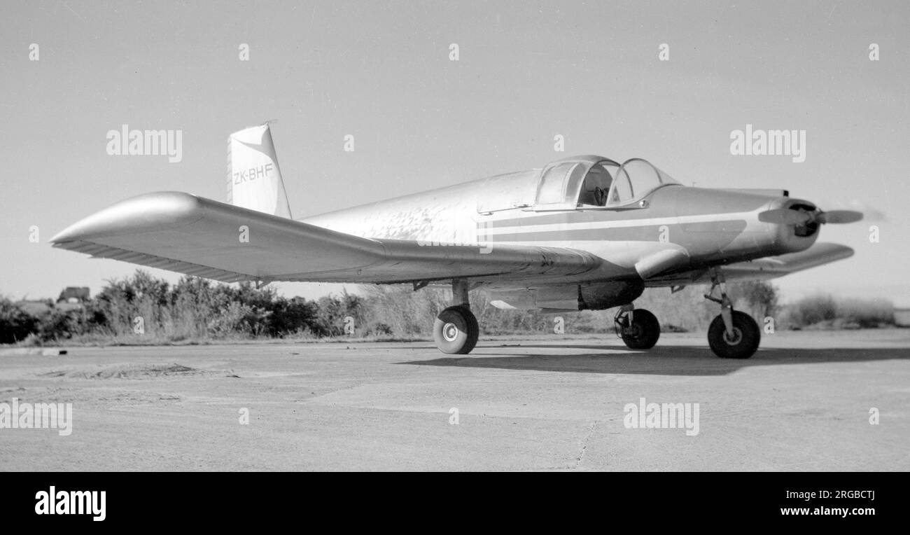 Fletcher FU24 ZK-BHF (msn 8), a Mangere, Nuova Zelanda. (Questo aeromobile è stato distrutto il 5 febbraio 1961, durante le operazioni di ravvivatura in una striscia aerea di un'azienda agricola, dopo che un articolo sciolto ha causato la perdita di controllo). Foto Stock