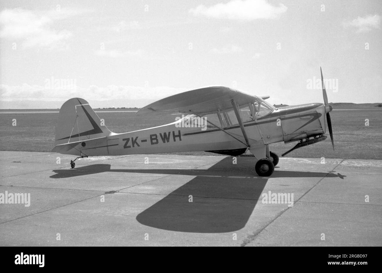 Auster J-5-1B Aiglet ZK-BWH (msn 3103, ex ZK-BBY), a Nelson , NZ, il 6 febbraio 1961. Foto Stock