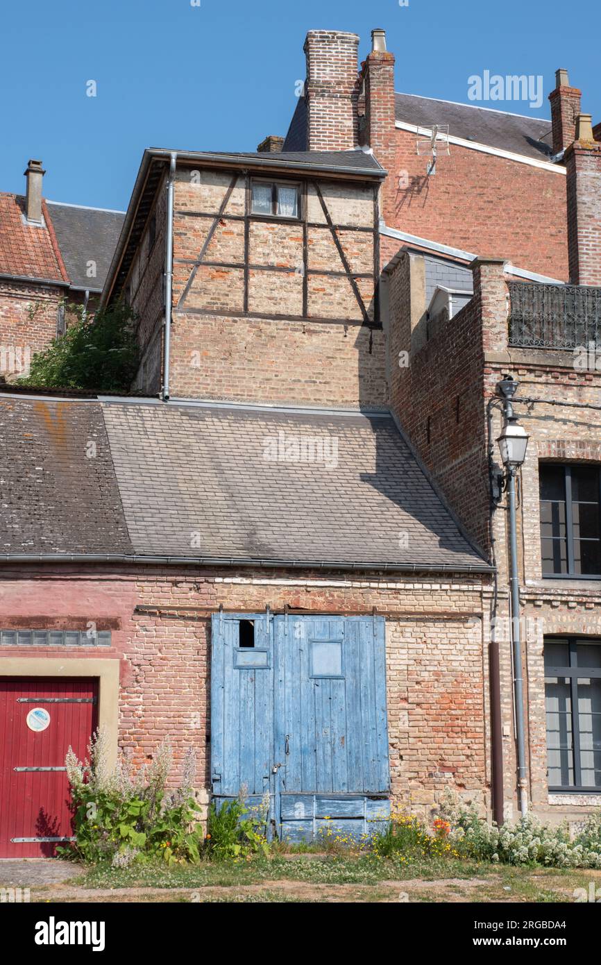 Vecchio edificio commerciale nella città vecchia di Saint Valery sur somme Foto Stock