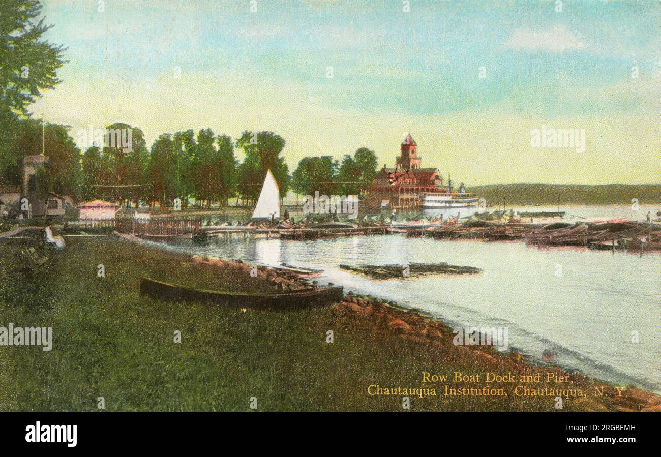 Molo e molo per barche a fila - Chautauqua Institution, Chautauqua, New York State, USA. Foto Stock