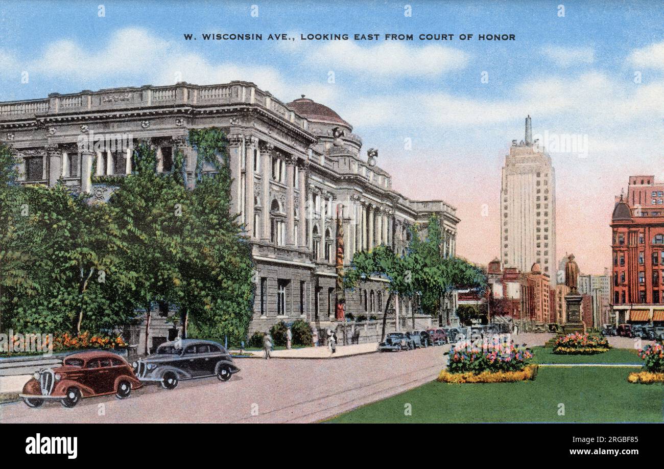 West Wisconsin Avenue (guardando a est dalla Court of Honor), Milwaukee, Wisconsin, USA Foto Stock