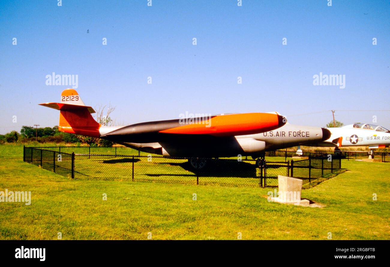 Northrop F-89J-45-NO Scorpion 52-2129, in mostra presso l'Air Power Park and Museum (vicino alla base dell'aeronautica militare di Langley), Hampton, Virginia. Foto Stock