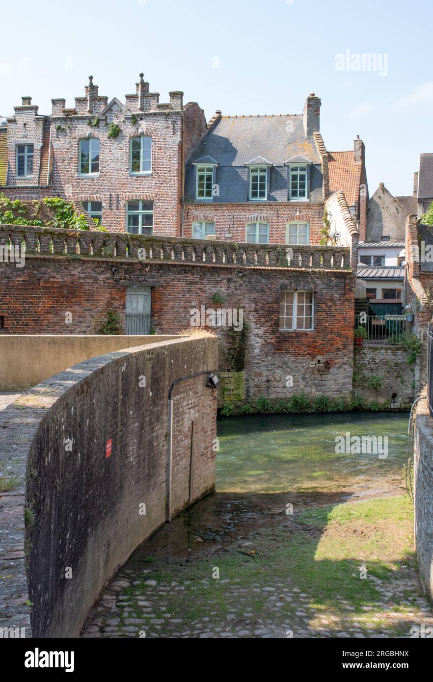 Scalo per il fiume Canche a Hesdin Foto Stock