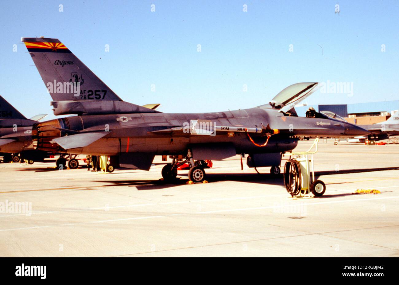United States Air Force (USAF) - General Dynamics F-16A Block 10C Fighting Falcon 78-0257 (msn 6D-46, J-257), dello Squadrone Tactical Fighter 152nd della Arizona Air National Guard (successivamente modificato a F-16AM e venduto alla Royal Jordanian Air Force). Foto Stock